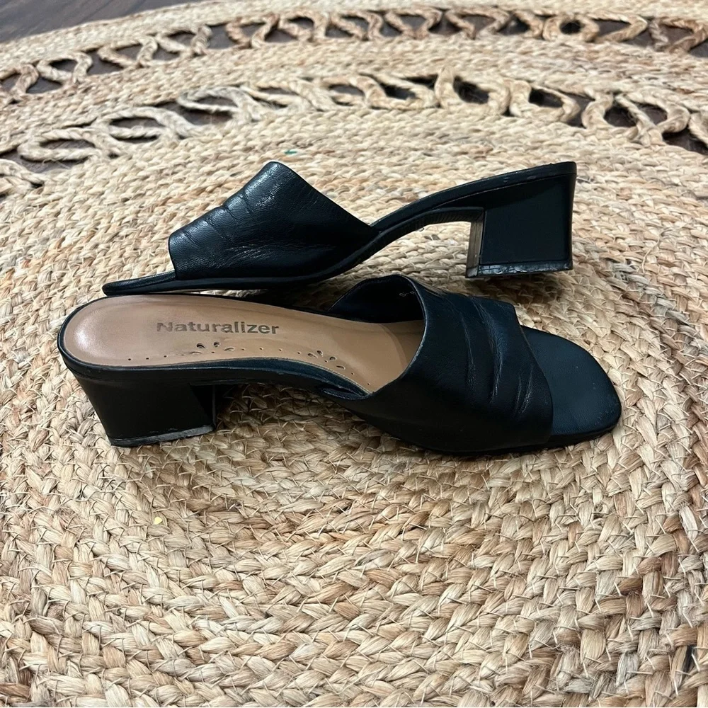 NATURALIZER CAVIAR BLACK LEATHER  Womens 7 SLIDE SANDALS NICE